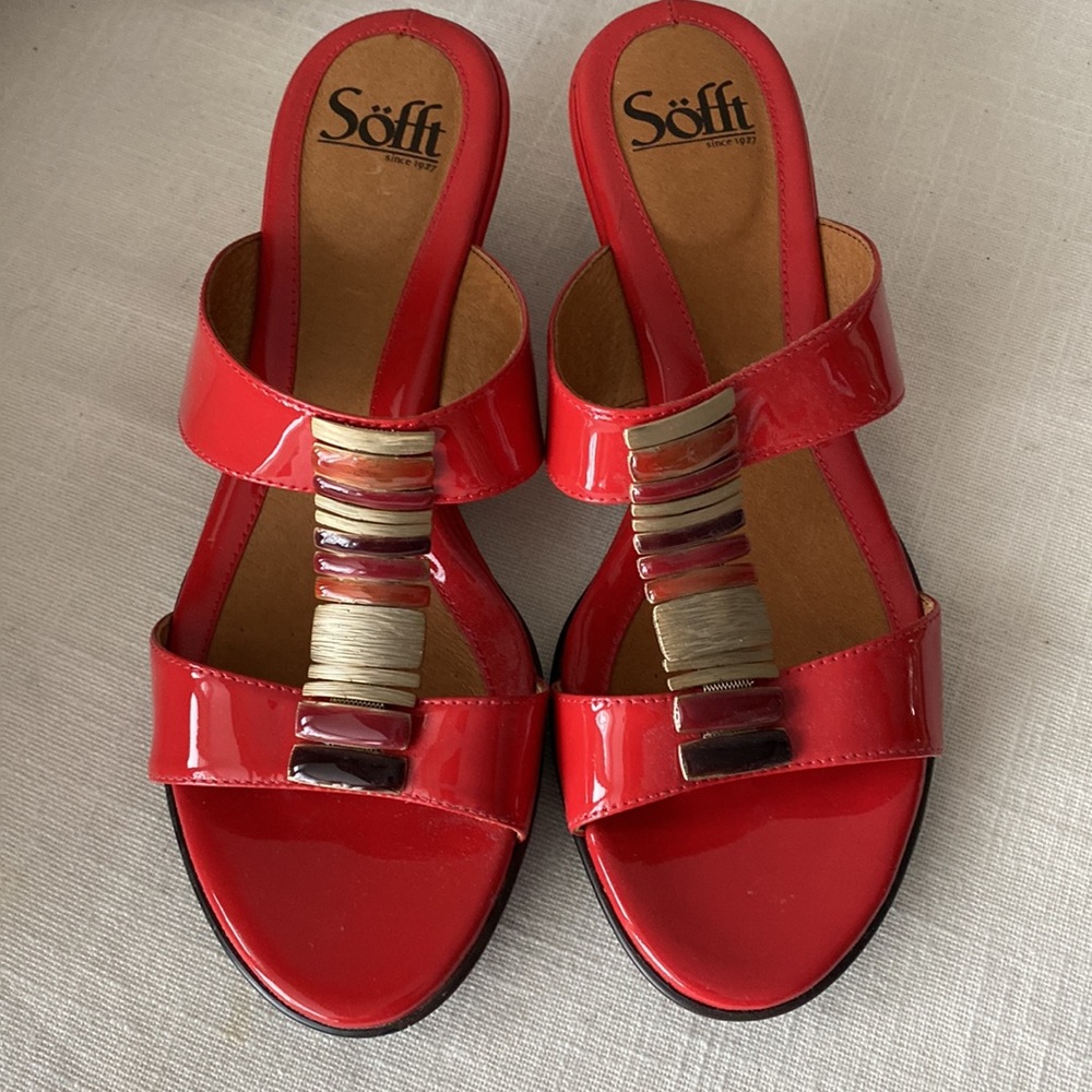 Sofft Coral Red Slide Sandal Size 9 NWT in box Patent Leather - Picture 1 of 8